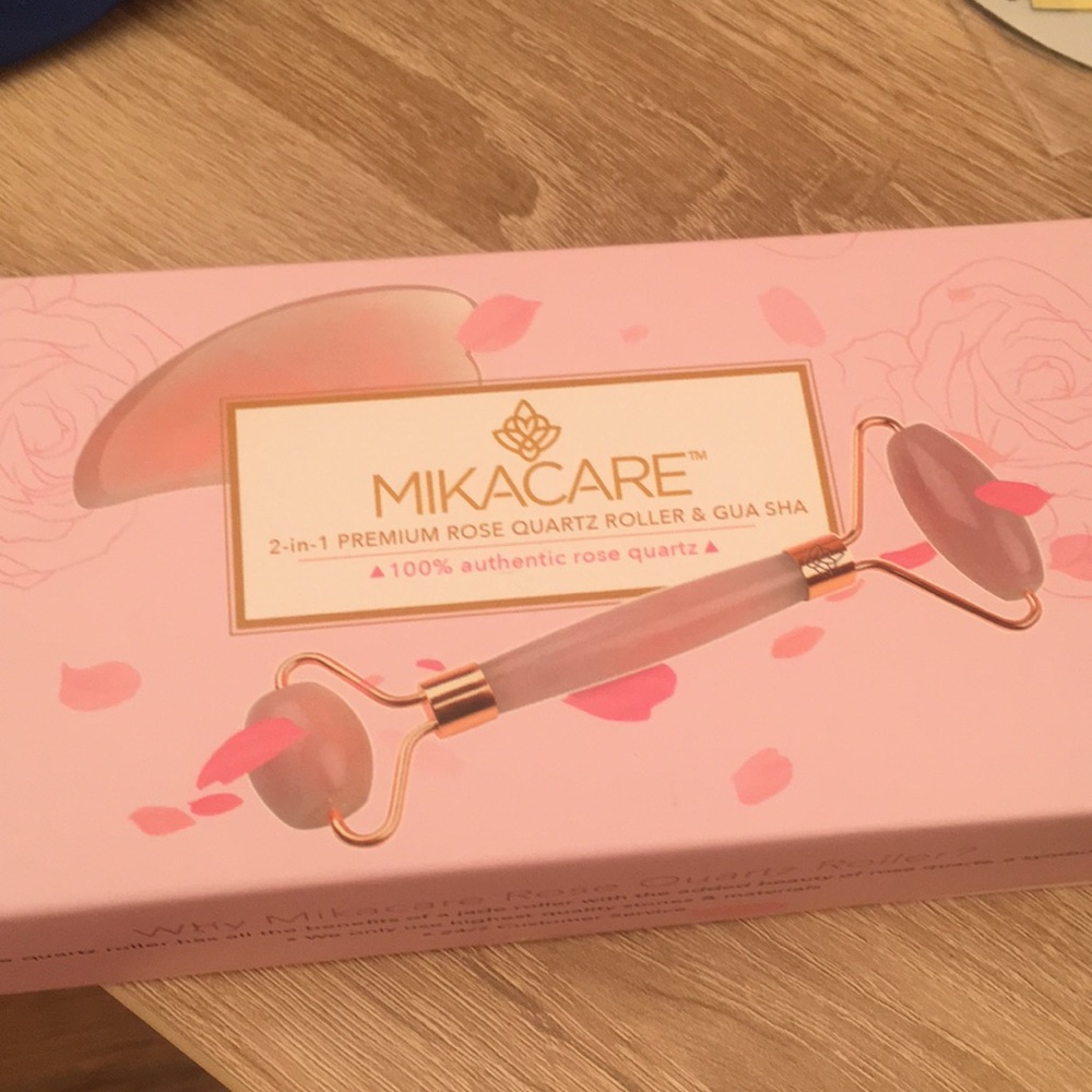 NWT Mikacare Rose Quartz Facial Roller & Gua Sha